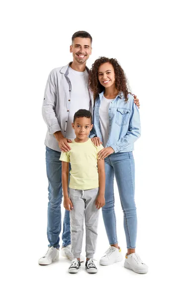 Glad Interracial Familj Vit Bakgrund — Stockfoto