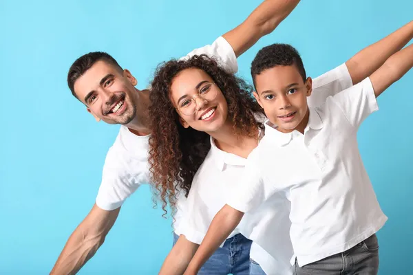 Happy Interracial Rodina Barevném Pozadí — Stock fotografie
