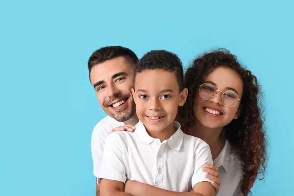 Familia Interracial Feliz Sobre Fondo Color — Foto de Stock