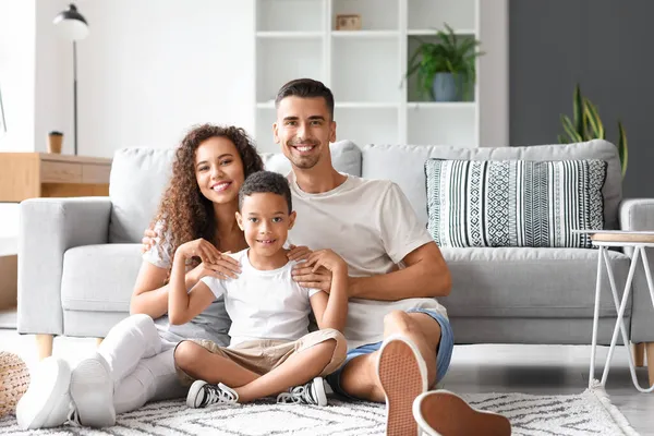 Feliz Família Interracial Casa — Fotografia de Stock