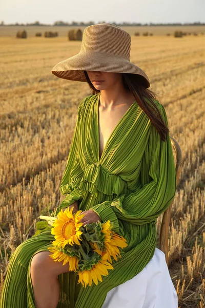 Romantic Young Woman Sunflowers Harvested Field Background — Stock Photo, Image