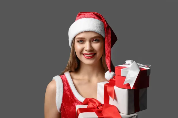 Belle Jeune Femme Costume Père Noël Avec Des Cadeaux Noël — Photo