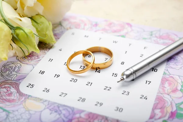 Bela Composição Com Calendário Casamento Mesa — Fotografia de Stock