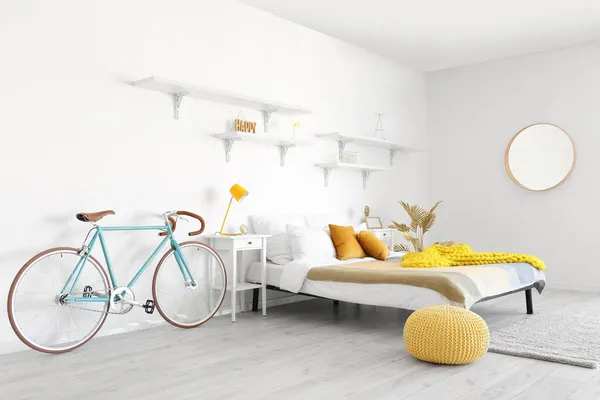 Elegante Interno Con Bicicletta Camera Letto — Foto Stock