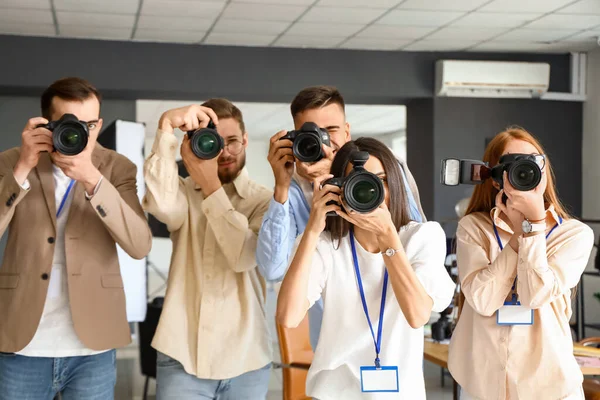 Grupo Fotógrafos Durante Aulas Estúdio — Fotografia de Stock