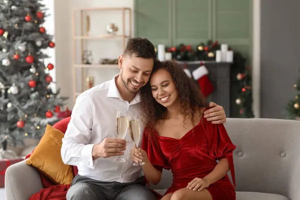 Happy Couple Champagne Celebrating Christmas Home — Stock Photo, Image