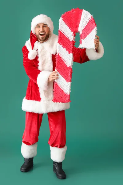 Glad Jultomte Med Godis Käpp Pinata Grön Bakgrund — Stockfoto