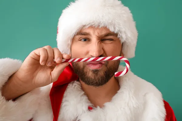 Santa Claus Med Godis Sockerrör Grön Bakgrund Närbild — Stockfoto