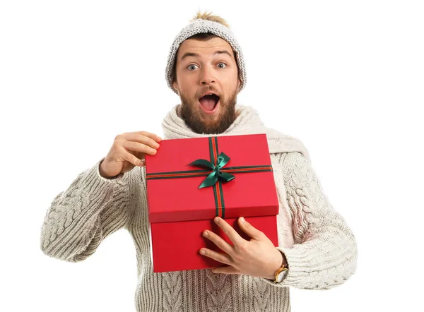 Hombre Sorprendido Con Regalo Navidad Sobre Fondo Blanco — Foto de Stock