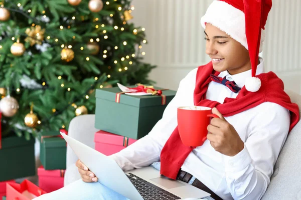 African American Man Christmas Online Party Home — Stock Photo, Image