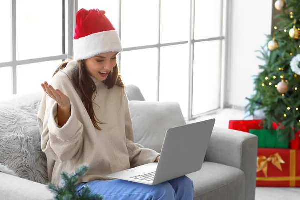 Young Woman Video Chatting Friends Home Christmas Eve — Stock Photo, Image