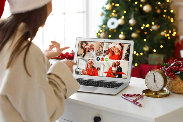 Young Woman Video Chatting Friends Home Christmas Eve — Stock Photo, Image