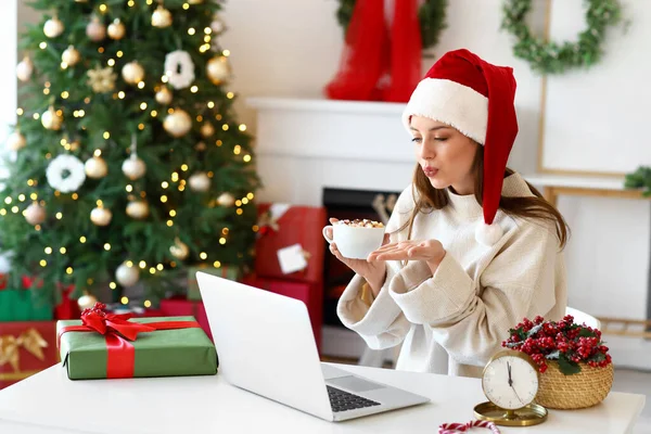 Young Woman Video Chatting Friends Home Christmas Eve — Stock Photo, Image