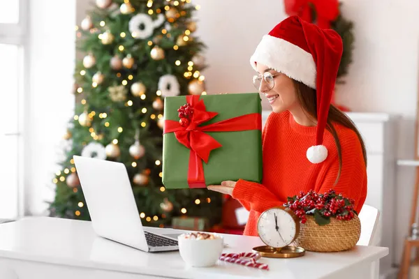 Young Woman Video Chatting Friends Home Christmas Eve — Stock Photo, Image