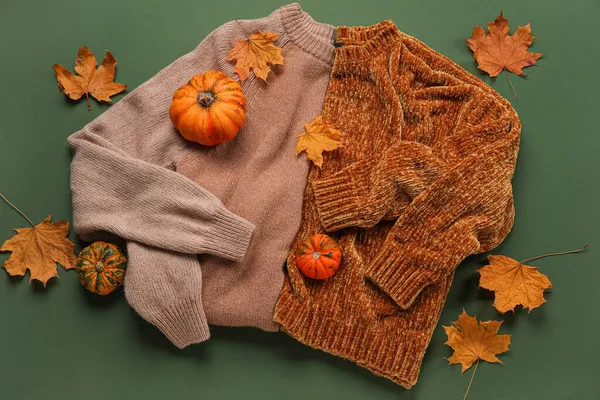 Different Warm Sweaters Autumn Decor Green Background — Stock Photo, Image