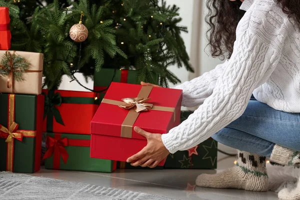 Woman Putting Gift Christmas Tree Living Room — Stock Photo, Image