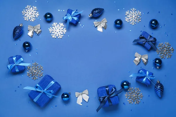 Quadro Feito Caixas Presente Natal Bolas Fundo Azul — Fotografia de Stock