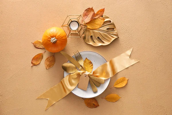 Composition Table Setting Pumpkin Autumn Leaves Beige Background — Stock Photo, Image