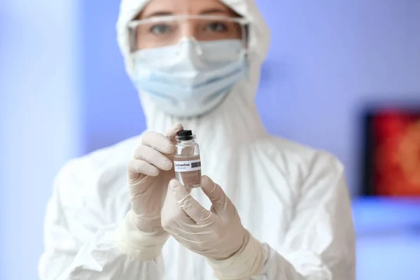 Laboratuvarda Covid Aşısı Olan Bilim Adamı — Stok fotoğraf