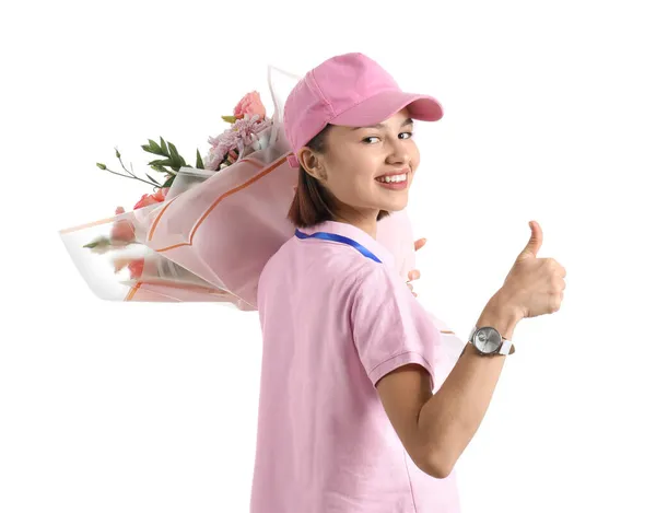 Correio Feminino Com Buquê Flores Mostrando Polegar Para Cima Fundo — Fotografia de Stock