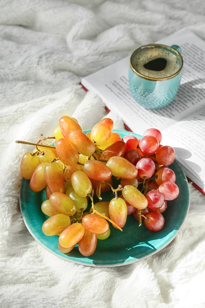 Plate Ripe Grapes Book Cup Coffee Plaid — Stock Photo, Image