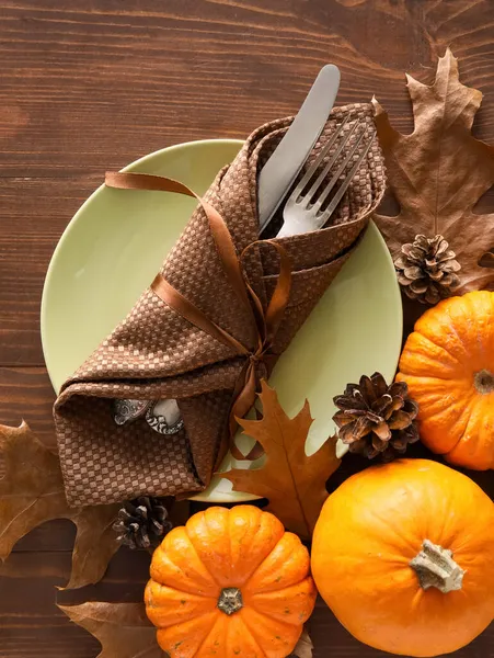 Composition Table Setting Pumpkins Autumn Leaves Wooden Background — Stock Photo, Image