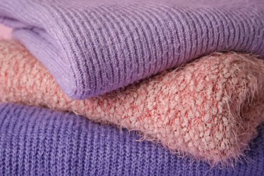 Yumuşak, sıcak kazaklar, yakın çekim.