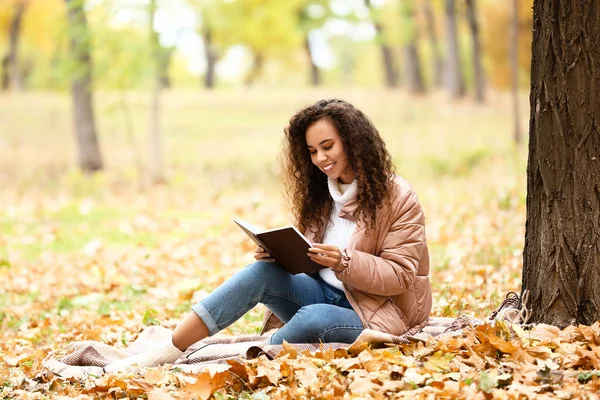 Young African American Woman Book Reading Autumn Park — Stock Photo, Image