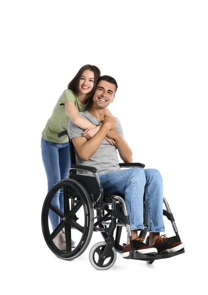 Młody Mężczyzna Wózku Inwalidzkim Jego Żona Białym Tle — Zdjęcie stockowe