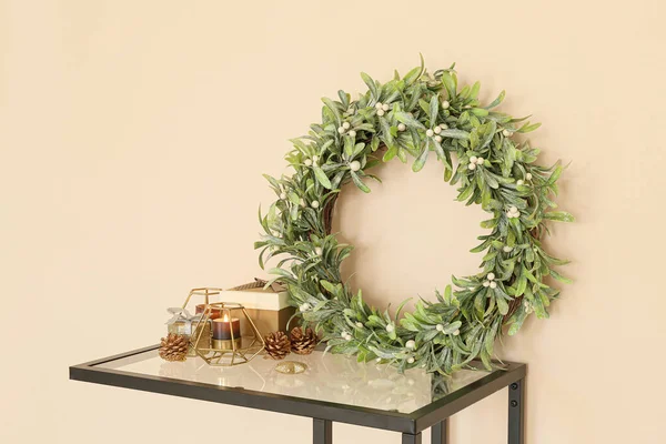 Christmas Decor Gift Mistletoe Wreath Table — Stock Photo, Image