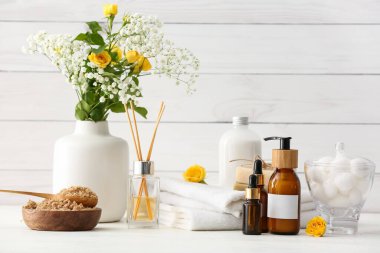 Işık arkaplanı üzerine spa seti