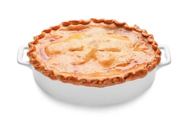 Beyaz arka planda lezzetli etli börek.