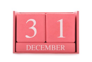 Yeni yıl tarihli takvim beyaz arkaplanda izole edildi