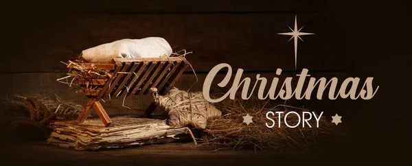 木製の背景に赤ん坊と古い本との合併 クリスマスストーリーの概念 — ストック写真