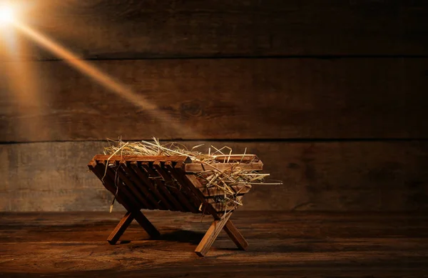 木制底座上的干草经理 圣诞故事的概念 — 图库照片