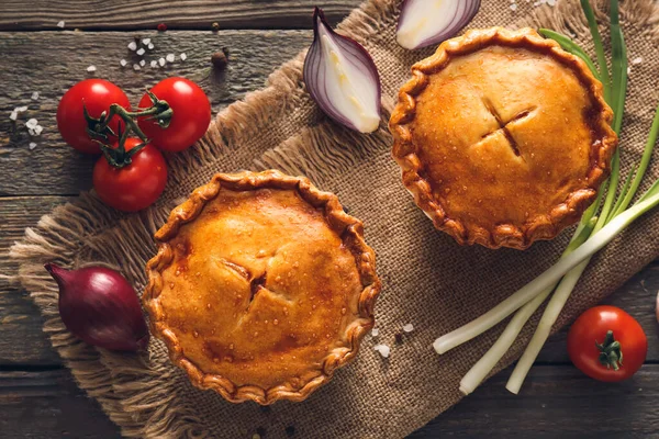 Tartes Boeuf Savoureux Sur Table — Photo