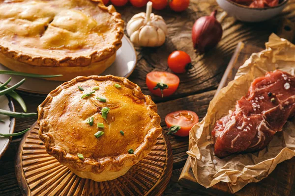 Tasty Beef Pot Pies Meat Table — Stock Photo, Image