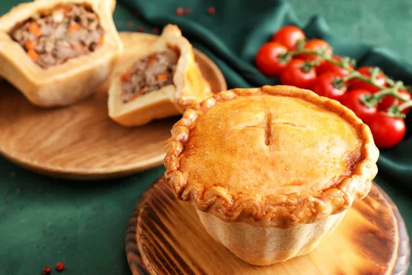 Renkli etli etli börek tahtası