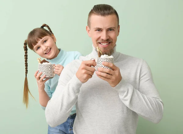 Happy Daughter Father Cups Hot Cocoa Color Background — Stock Photo, Image