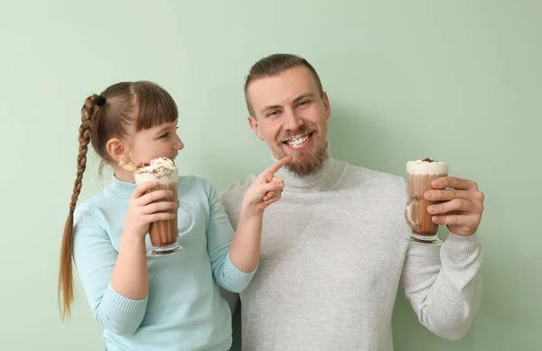 Happy Daughter Father Cups Hot Cocoa Color Background — Stock Photo, Image