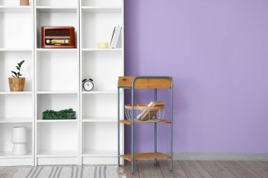 Modern raf ünitesi ve masa