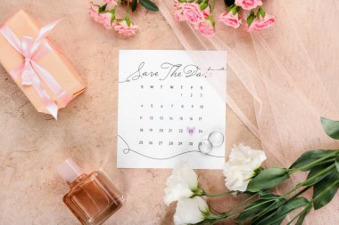 Masada düğün takvimi olan güzel bir kompozisyon