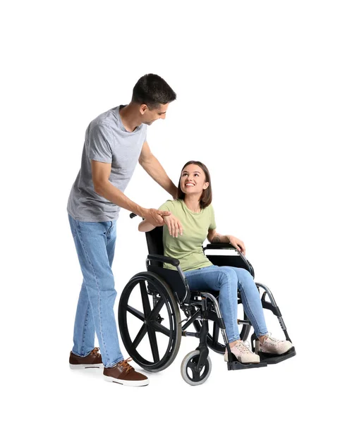 Młoda Kobieta Wózku Inwalidzkim Jej Mąż Białym Tle — Zdjęcie stockowe