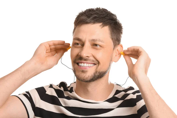 笑顔ハンサムな男とともに耳栓上の白い背景 — ストック写真