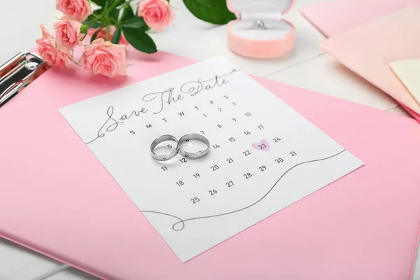 Красива Композиція Весільним Календарем Столі — стокове фото