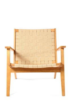 Modern koltuk beyaza izole edilmiş.