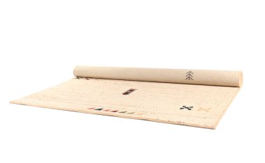 Beyaz arkaplanda modern halı