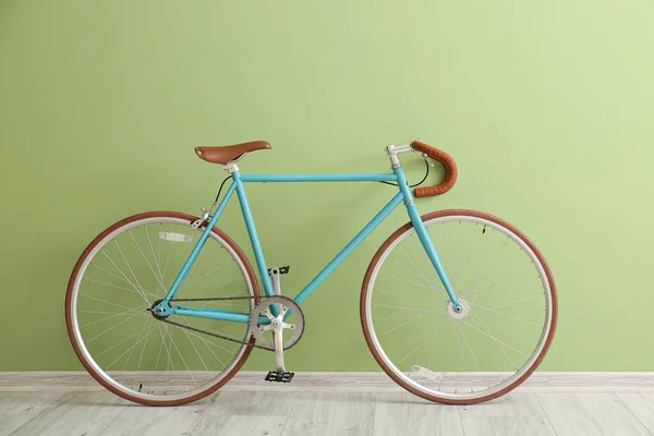Elegante Bicicleta Cerca Pared Verde — Foto de Stock