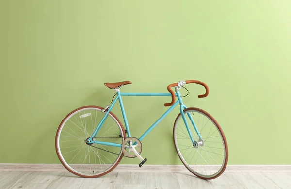 Elegante Bicicleta Cerca Pared Verde —  Fotos de Stock