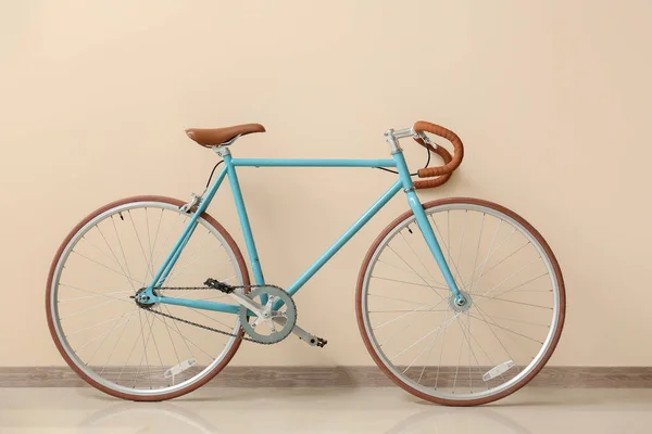 Bicicleta Moderna Perto Parede Bege — Fotografia de Stock